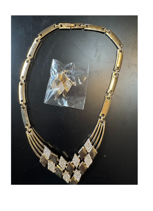 Gold necklace and earring set